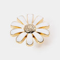 Load image into Gallery viewer, Daisy Flower - lacyloulondon
