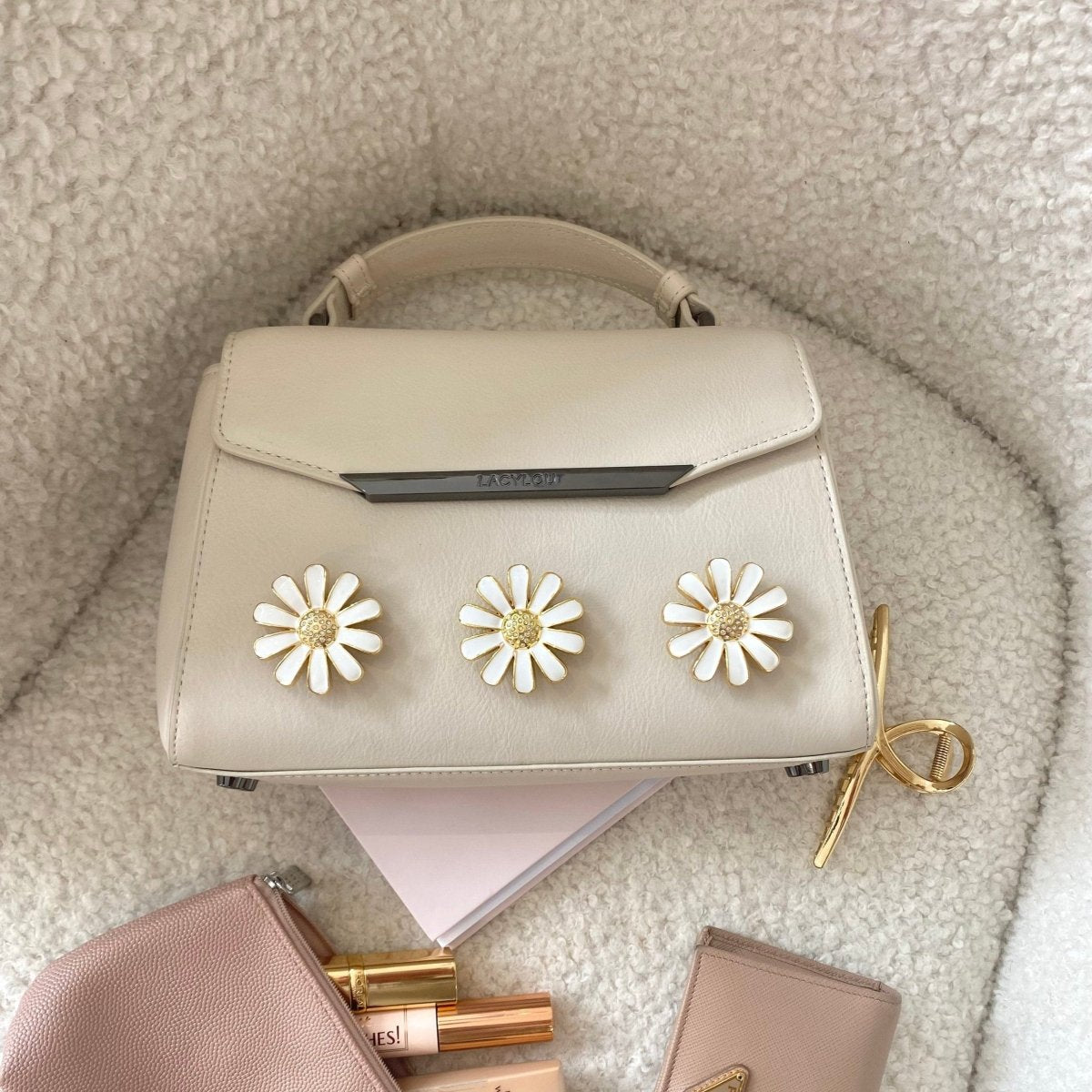 Daisy Flower - lacyloulondon